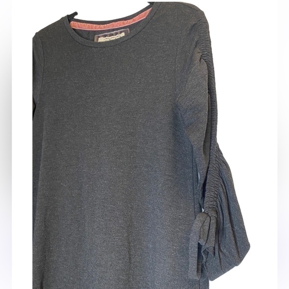 CUPIO DARK GRAY DRESS WITH RUCHED SLEEVES SIZE SMALL PETITE - Picture 2 of 5